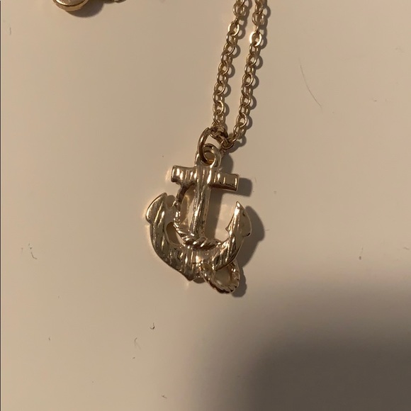 Gold anchor rhinestone necklace - Picture 3 of 5